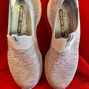 Skechers Glide Step womens 6.5 multi/blue